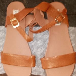 Steve Madden flat sandles